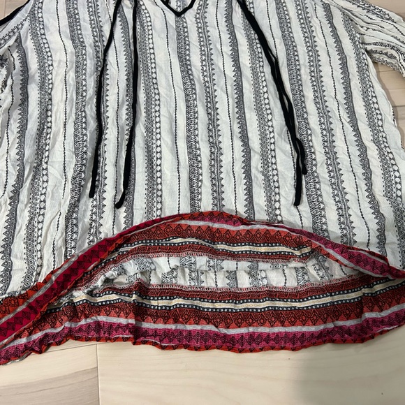 Jessica Simpson Cold Shoulder Top 2X - Picture 8 of 13